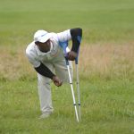 ボールの行方を見守るサントス選手