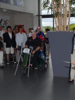 表彰式はックラブハウスのロビーで簡素に行われた。右端は主催のFFGolf会長のガンジダ氏